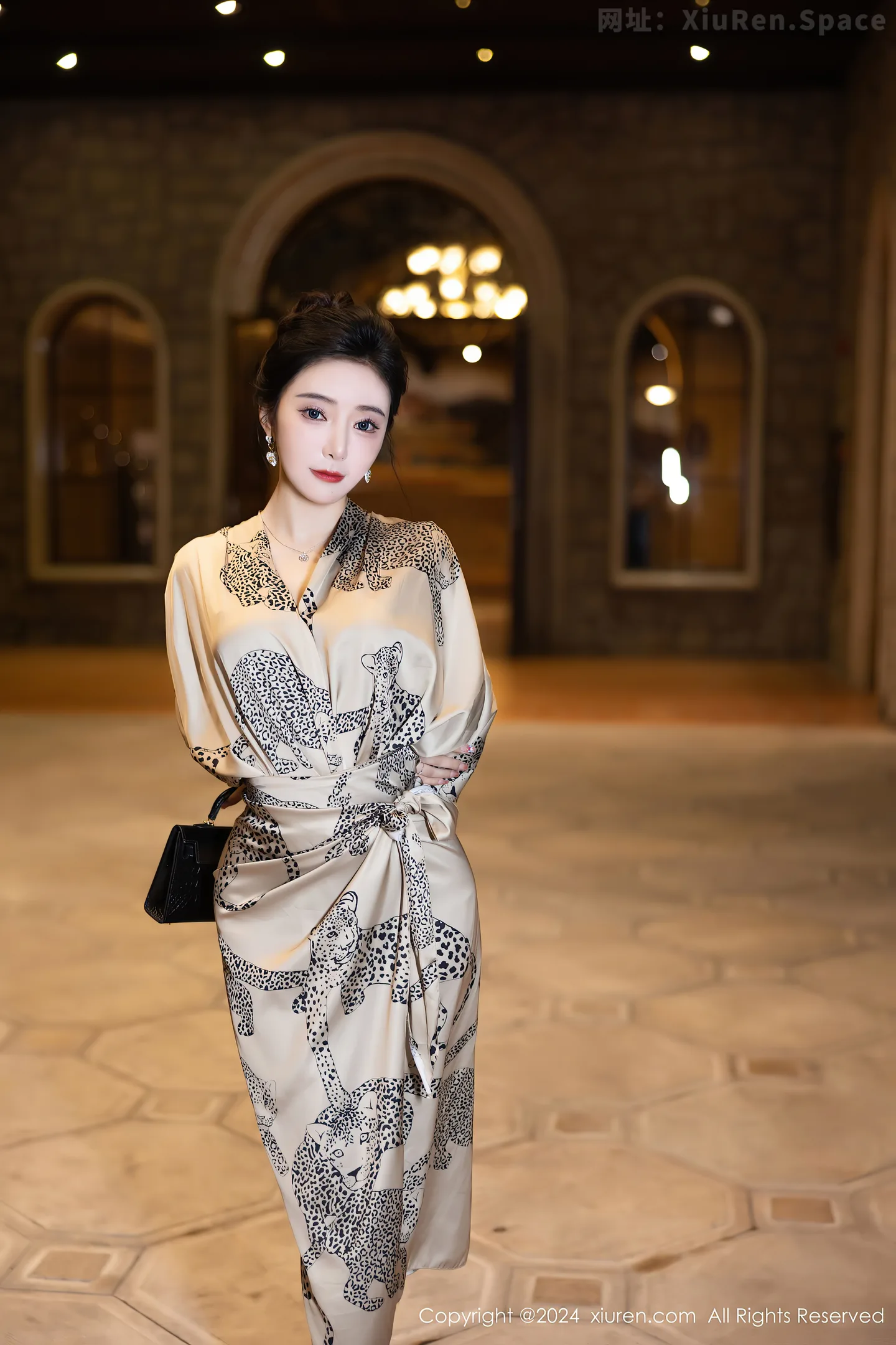 图片[5]-[XiuRen秀人网]VOL.8510 女神王馨瑶yanni性感睡衣露灰绿色内衣配超薄黑丝完美诱惑写真82P-秀人网官方网站